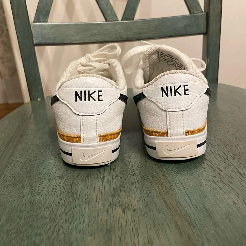 Nike Sneakers - Picture 3 of 10